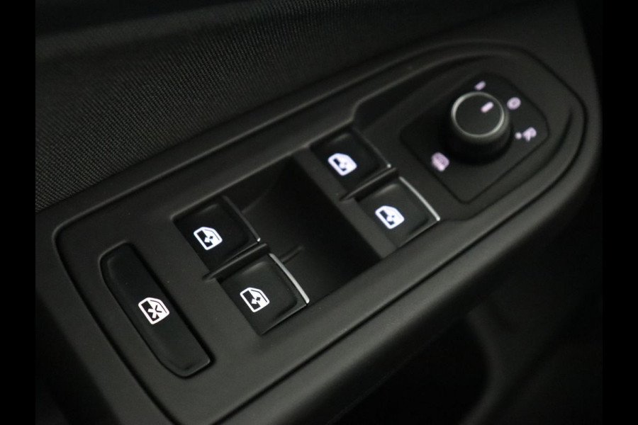 Volkswagen GOLF Variant 1.0 eTSI Life | LED | Elektrische Trekhaak | Carplay | Adaptive Cruise | PDC | Navigatie | Sfeerverlichting
