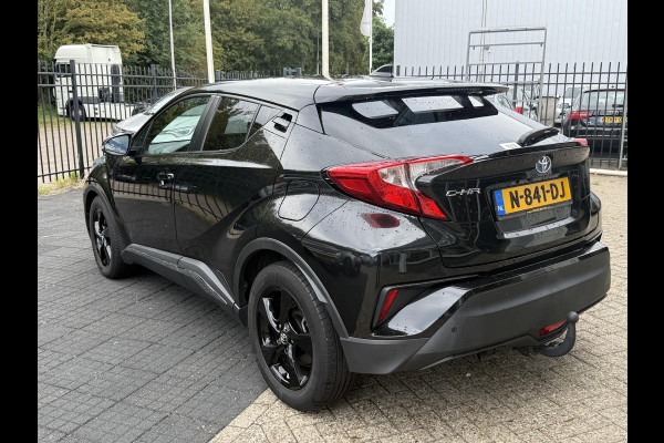 Toyota C-HR 1.8 Hybrid Dynamic Navi. GARANTIE TOT 08-2028! . AFNEEMBARE TREKHAAK. ADAPTIEVE CRUISE CONTROL. PARKEERSENSOREN VOOR & ACHTER.