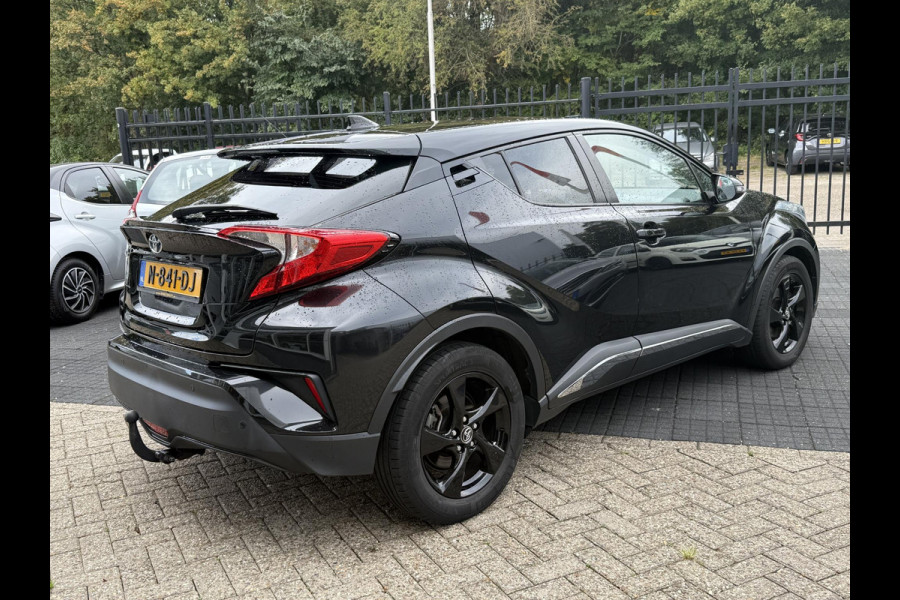 Toyota C-HR 1.8 Hybrid Dynamic Navi. GARANTIE TOT 08-2028! . AFNEEMBARE TREKHAAK. ADAPTIEVE CRUISE CONTROL. PARKEERSENSOREN VOOR & ACHTER.