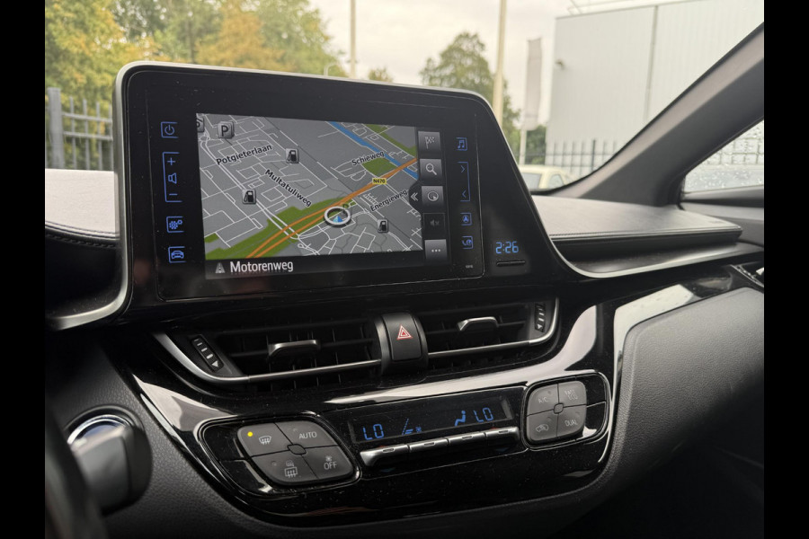 Toyota C-HR 1.8 Hybrid Dynamic Navi. GARANTIE TOT 08-2028! . AFNEEMBARE TREKHAAK. ADAPTIEVE CRUISE CONTROL. PARKEERSENSOREN VOOR & ACHTER.