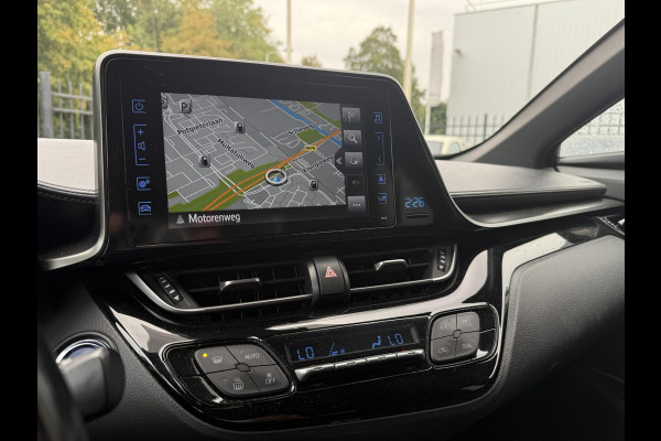 Toyota C-HR 1.8 Hybrid Dynamic Navi. GARANTIE TOT 08-2028! . AFNEEMBARE TREKHAAK. ADAPTIEVE CRUISE CONTROL. PARKEERSENSOREN VOOR & ACHTER.