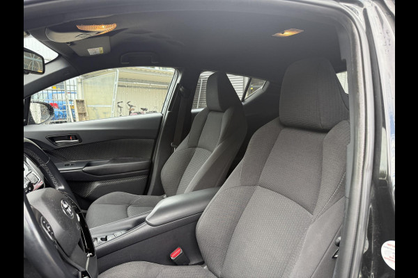Toyota C-HR 1.8 Hybrid Dynamic Navi. GARANTIE TOT 08-2028! . AFNEEMBARE TREKHAAK. ADAPTIEVE CRUISE CONTROL. PARKEERSENSOREN VOOR & ACHTER.