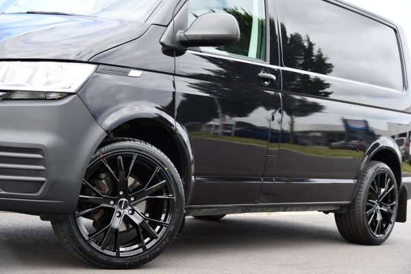 Volkswagen Transporter 2.0 TDI L1H1 30 Black Edition Cruise, Sensoren, Carplay, 150PK, Automaat, Trekhaak, Stoelverwarming, Standkachel Volkswagen Transporter 2.0 TDI L1H1 30 Black Edition Cruise, Sensoren, Carplay, 150PK, Automaat, Trekhaak, Stoelverwarming, Standkachel