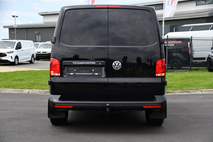 Volkswagen Transporter 2.0 TDI L1H1 30 Black Edition Cruise, Sensoren, Carplay, 150PK, Automaat, Trekhaak, Stoelverwarming, Standkachel Volkswagen Transporter 2.0 TDI L1H1 30 Black Edition Cruise, Sensoren, Carplay, 150PK, Automaat, Trekhaak, Stoelverwarming, Standkachel