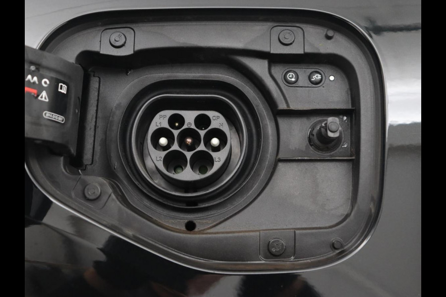 Audi Q3 45 TFSI e Advanced edition | Trekhaak Wegklapbaar | Camera | Cruise Control | Carplay | Navigatie | Virtual Cockpit | Sportstoelen | PHEV | Plug In