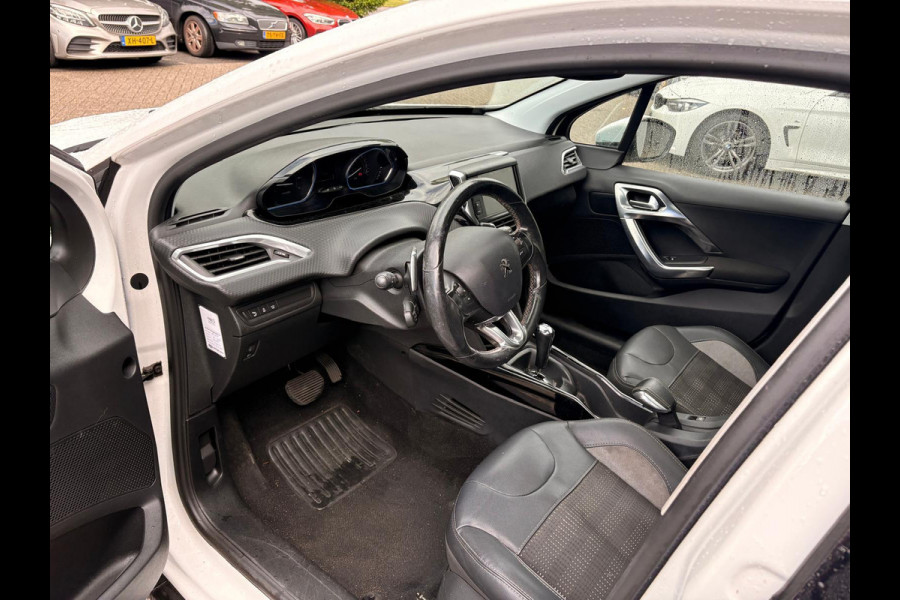 Peugeot 2008 1.2 PureTech Blue Lease Executive INRUILKOOPJE!! | AUTOM | PANO | APPLE CAR | PARK SENS | AIRCO | NL-AUTO |