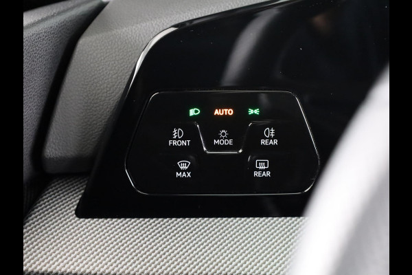 Volkswagen Golf 1.5 eHybrid GTE 272 pk Automaat (DSG) | Navigatie | Panoramadak | Elektr. trekhaak | Parkeersensoren | Rondomzicht camera | Stoelverwarming |