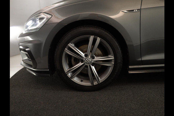 Volkswagen GOLF Variant 1.5 TSI Highline Business R 150 pk Automaat (DSG) | Navigatie | Parkeersensoren | Achteruitrijcamera | Adaptieve cruise control | Apple Carplay/Android Auto | LED koplampen |