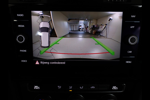 Volkswagen GOLF Variant 1.5 TSI Highline Business R 150 pk Automaat (DSG) | Navigatie | Parkeersensoren | Achteruitrijcamera | Adaptieve cruise control | Apple Carplay/Android Auto | LED koplampen |
