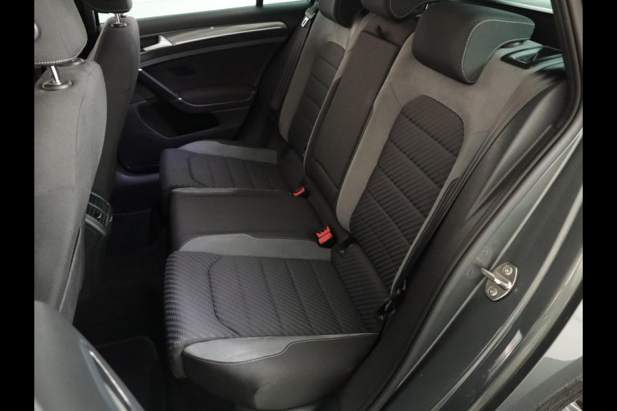 Volkswagen GOLF Variant 1.5 TSI Highline Business R 150 pk Automaat (DSG) | Navigatie | Parkeersensoren | Achteruitrijcamera | Adaptieve cruise control | Apple Carplay/Android Auto | LED koplampen |