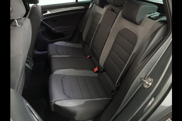 Volkswagen GOLF Variant 1.5 TSI Highline Business R 150 pk Automaat (DSG) | Navigatie | Parkeersensoren | Achteruitrijcamera | Adaptieve cruise control | Apple Carplay/Android Auto | LED koplampen |