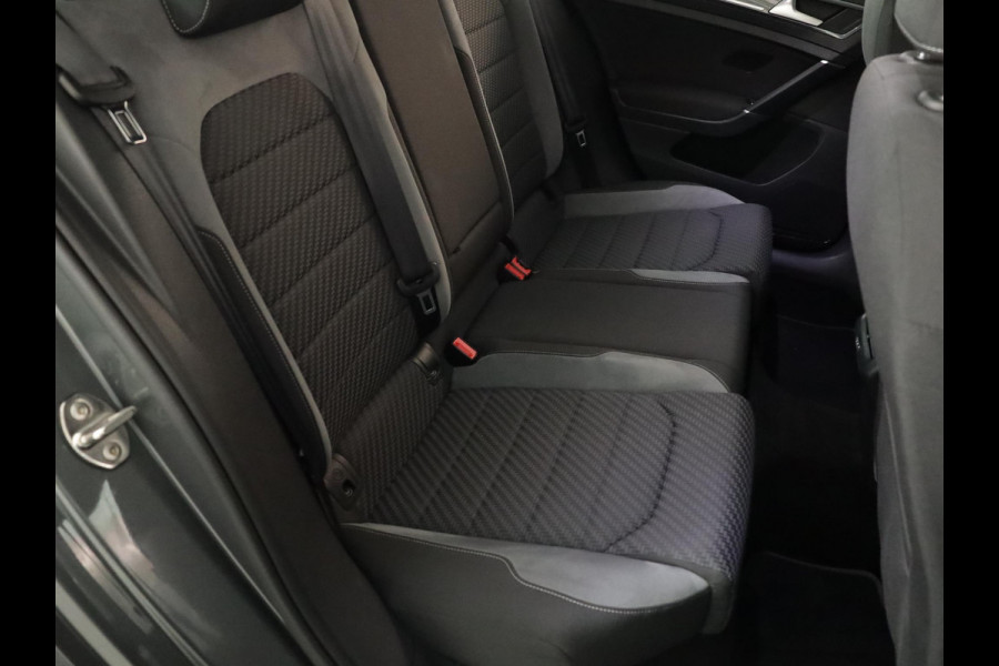 Volkswagen GOLF Variant 1.5 TSI Highline Business R 150 pk Automaat (DSG) | Navigatie | Parkeersensoren | Achteruitrijcamera | Adaptieve cruise control | Apple Carplay/Android Auto | LED koplampen |