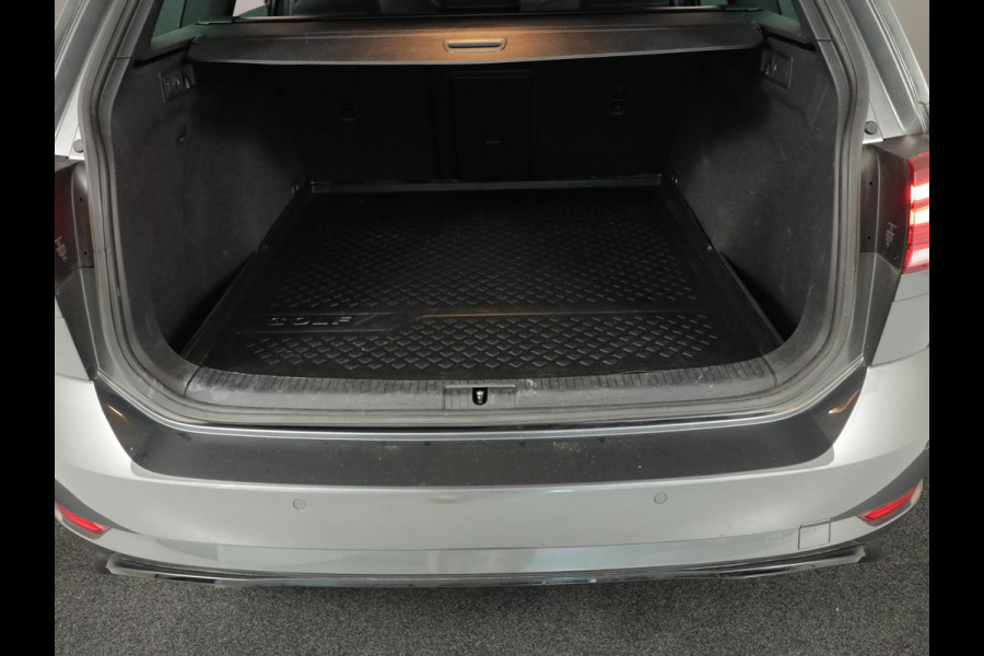 Volkswagen GOLF Variant 1.5 TSI Highline Business R 150 pk Automaat (DSG) | Navigatie | Parkeersensoren | Achteruitrijcamera | Adaptieve cruise control | Apple Carplay/Android Auto | LED koplampen |