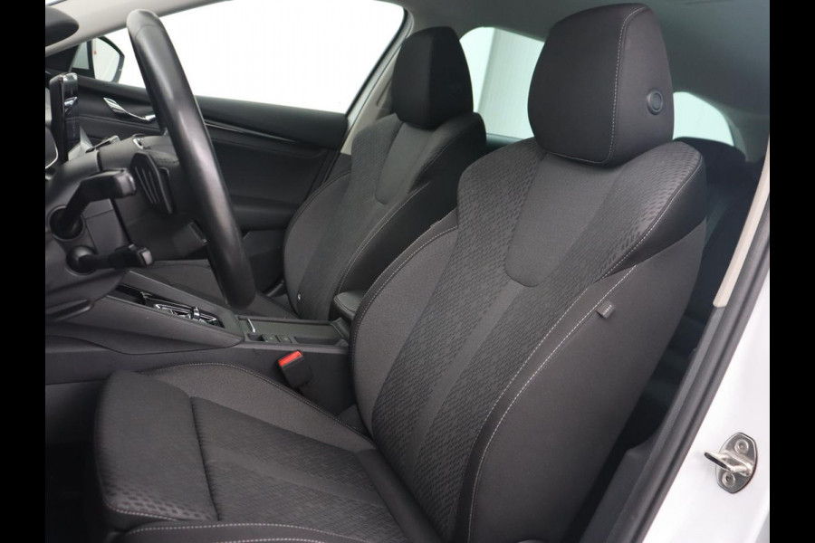 Škoda Octavia Combi 1.4 TSI iV PHEV Business Edition | Adaptive Cruise | Stoel & Stuurverwarming | LED | Navigatie | Carplay | Massage | Elektrische achterklep | Camera