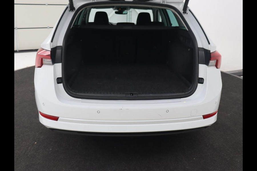 Škoda Octavia Combi 1.4 TSI iV PHEV Business Edition | Adaptive Cruise | Stoel & Stuurverwarming | LED | Navigatie | Carplay | Massage | Elektrische achterklep | Camera
