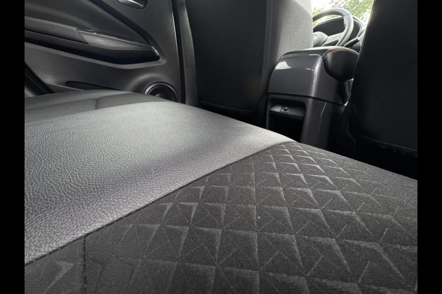 Nissan Juke 1.0 DIG-T N-Connecta AUTOMAAT / CAMERA / LED / NAVI / PDC / STOELVERWARMING / REGENSENS / CARPLAY / VOORUIT VERW.