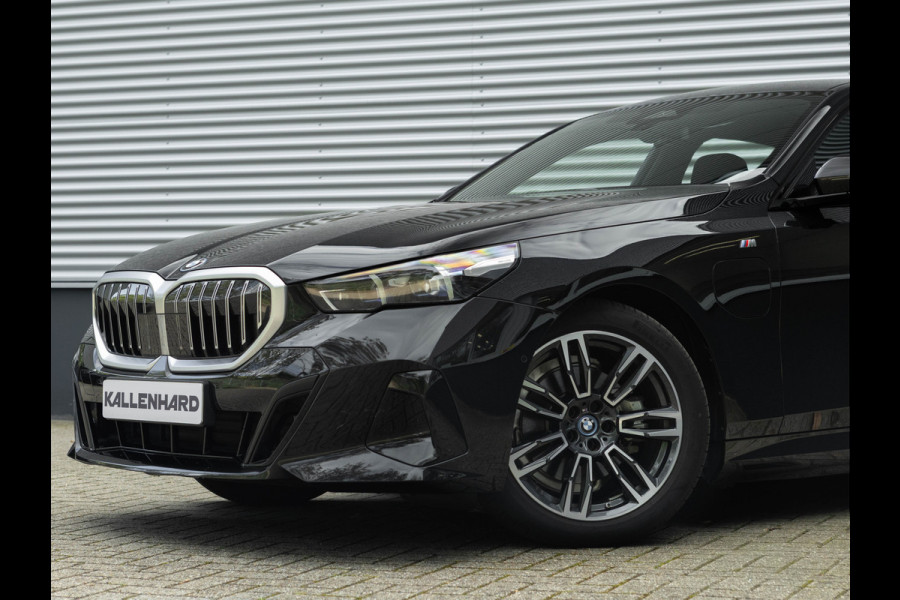 BMW 5 Serie 530e M-Sport - Driving Ass Plus - Camera - Stoelverwarming - Adaptive LED