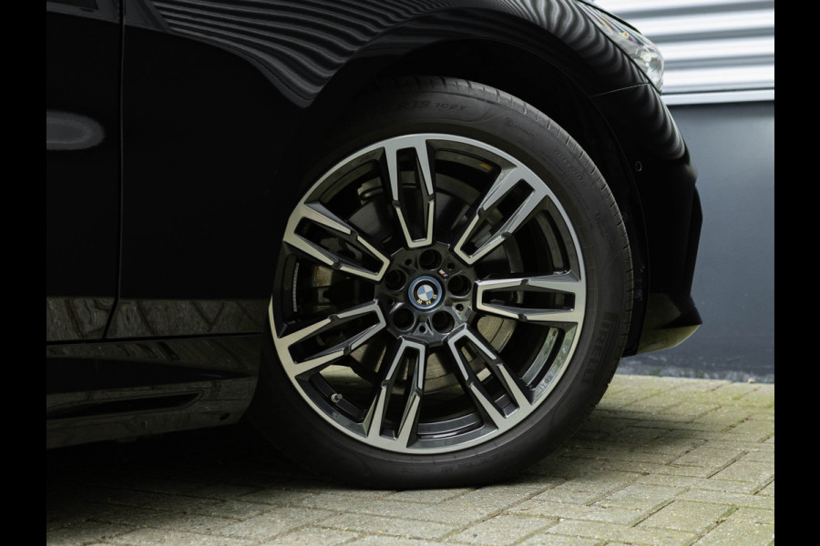 BMW 5 Serie 530e M-Sport - Driving Ass Plus - Camera - Stoelverwarming - Adaptive LED