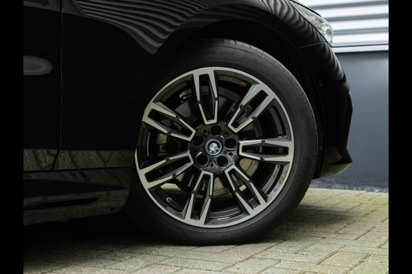 BMW 5 Serie 530e M-Sport - Driving Ass Plus - Camera - Stoelverwarming - Adaptive LED