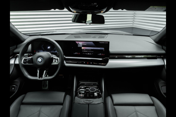 BMW 5 Serie 530e M-Sport - Driving Ass Plus - Camera - Stoelverwarming - Adaptive LED