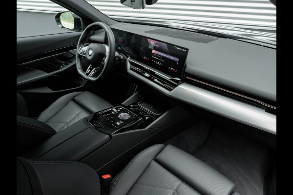 BMW 5 Serie 530e M-Sport - Driving Ass Plus - Camera - Stoelverwarming - Adaptive LED