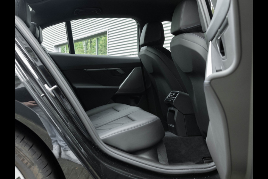 BMW 5 Serie 530e M-Sport - Driving Ass Plus - Camera - Stoelverwarming - Adaptive LED