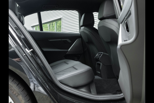 BMW 5 Serie 530e M-Sport - Driving Ass Plus - Camera - Stoelverwarming - Adaptive LED