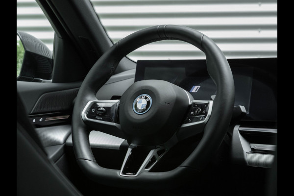 BMW 5 Serie 530e M-Sport - Driving Ass Plus - Camera - Stoelverwarming - Adaptive LED