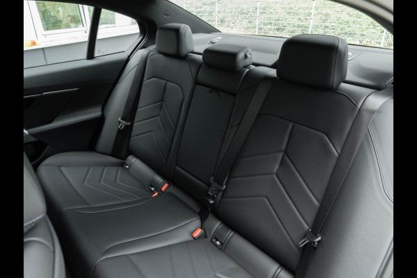 BMW 5 Serie 530e M-Sport - Driving Ass Plus - Camera - Stoelverwarming - Adaptive LED