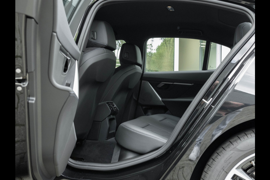 BMW 5 Serie 530e M-Sport - Driving Ass Plus - Camera - Stoelverwarming - Adaptive LED