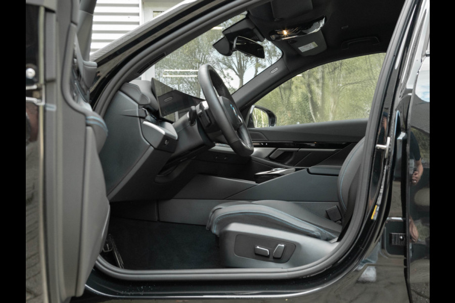 BMW 5 Serie 530e M-Sport - Driving Ass Plus - Camera - Stoelverwarming - Adaptive LED