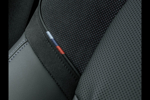 BMW 5 Serie 530e M-Sport - Driving Ass Plus - Camera - Stoelverwarming - Adaptive LED