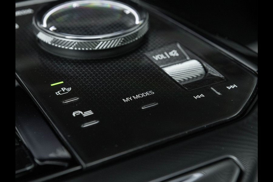 BMW 5 Serie 530e M-Sport - Driving Ass Plus - Camera - Stoelverwarming - Adaptive LED