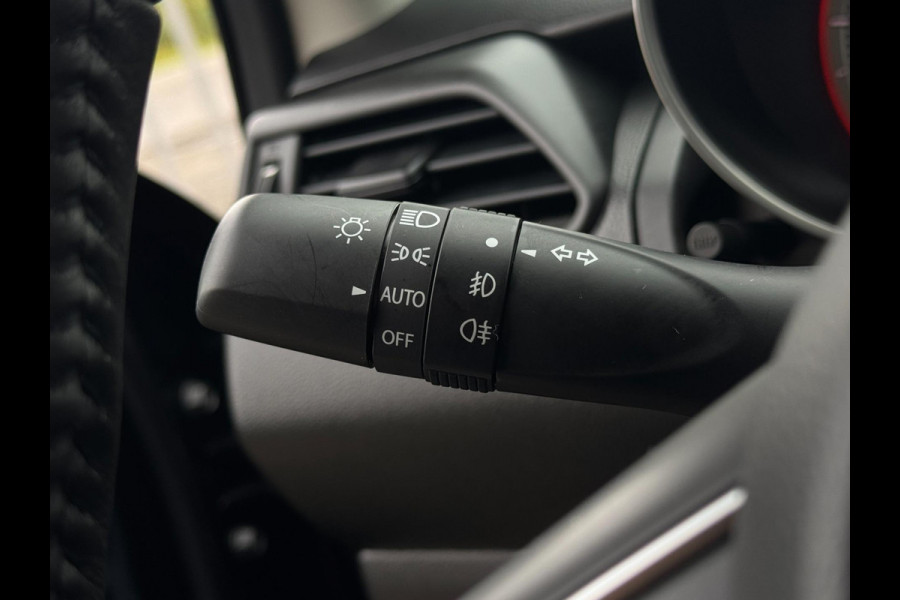 Suzuki Swift 1.2 Style Smart Hybrid AUTOMAAT / CARPLAY / PARKEERSENSOREN / CRUISE / CAMERA / ZO GOED ALS NIEUW / METALLIC