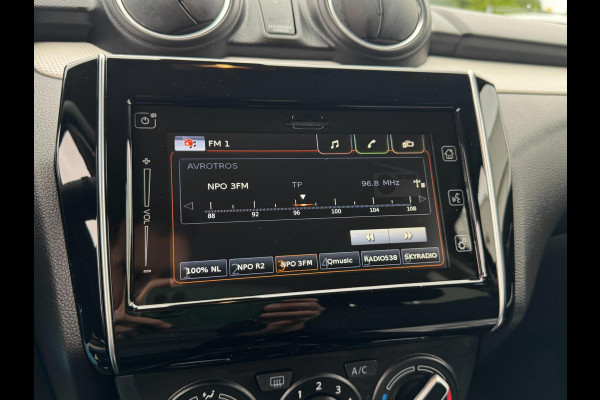 Suzuki Swift 1.2 Style Smart Hybrid AUTOMAAT / CARPLAY / PARKEERSENSOREN / CRUISE / CAMERA / ZO GOED ALS NIEUW / METALLIC