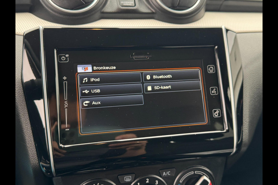Suzuki Swift 1.2 Style Smart Hybrid AUTOMAAT / CARPLAY / PARKEERSENSOREN / CRUISE / CAMERA / ZO GOED ALS NIEUW / METALLIC