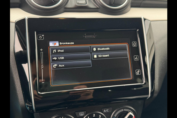 Suzuki Swift 1.2 Style Smart Hybrid AUTOMAAT / CARPLAY / PARKEERSENSOREN / CRUISE / CAMERA / ZO GOED ALS NIEUW / METALLIC