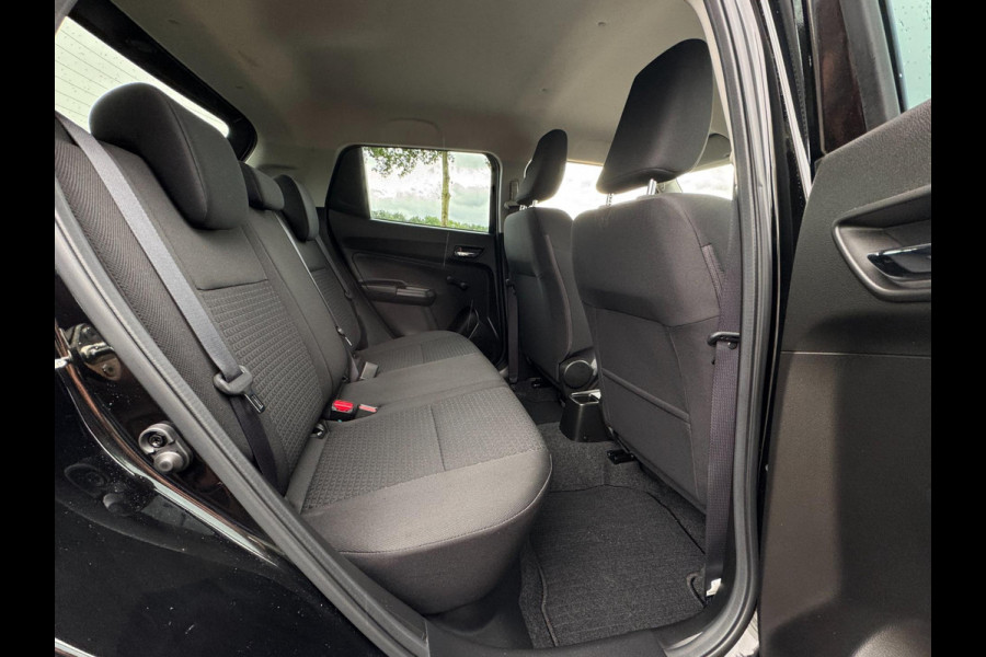 Suzuki Swift 1.2 Style Smart Hybrid AUTOMAAT / CARPLAY / PARKEERSENSOREN / CRUISE / CAMERA / ZO GOED ALS NIEUW / METALLIC