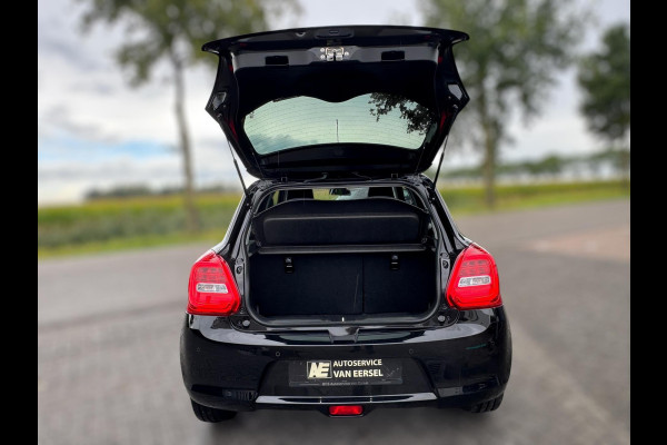 Suzuki Swift 1.2 Style Smart Hybrid AUTOMAAT / CARPLAY / PARKEERSENSOREN / CRUISE / CAMERA / ZO GOED ALS NIEUW / METALLIC