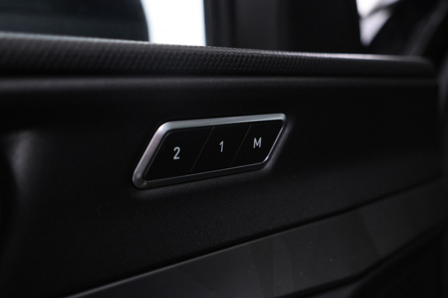 Lynk & Co 01 1.5 360 Camera, Panorama dak, Apple / Android carplay.