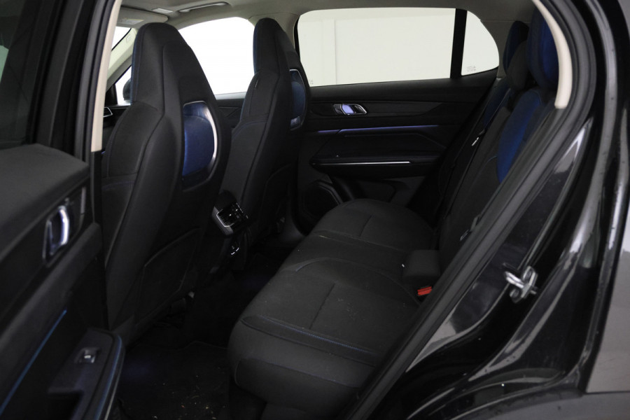 Lynk & Co 01 1.5 360 Camera, Panorama dak, Apple / Android carplay.