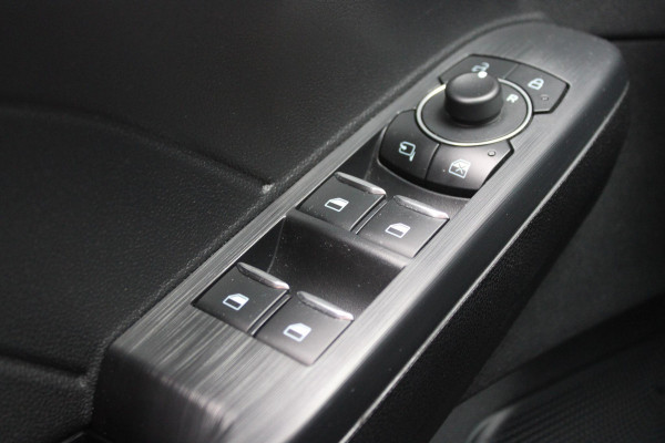 Ford Kuga 2.5 PHEV 225PK ST-LINE X | NAVIGATIE | STUUR / STOELVERWARMING | ACHTERBANK VERWARMING | DODEHOEKDETECTIE | ELEKTRISCH WEGKLAPBARE TREKHAAK | ACHTERUITRIJCAMERA | KEYLESS ENTRY / START |