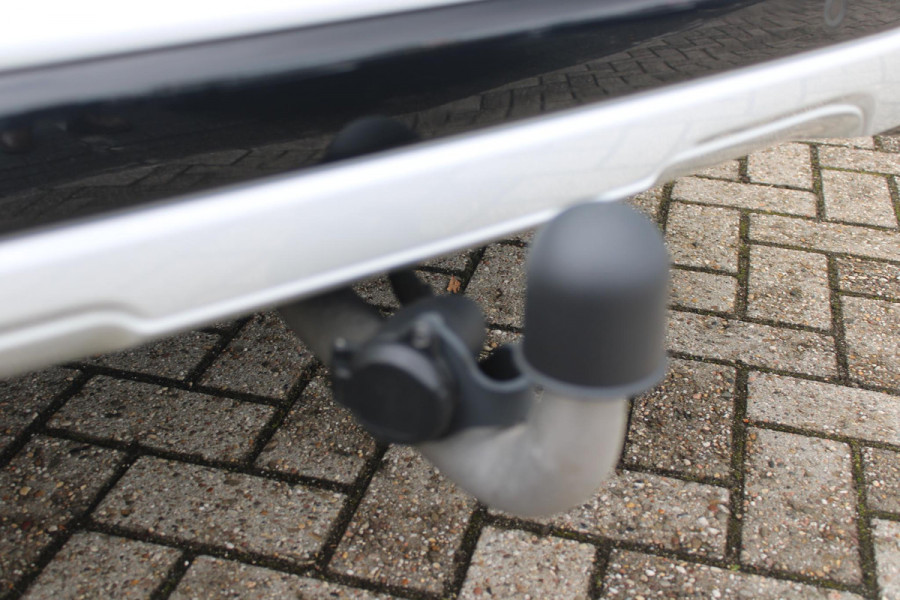 Ford Kuga 2.5 PHEV 225PK ST-LINE X | NAVIGATIE | STUUR / STOELVERWARMING | ACHTERBANK VERWARMING | DODEHOEKDETECTIE | ELEKTRISCH WEGKLAPBARE TREKHAAK | ACHTERUITRIJCAMERA | KEYLESS ENTRY / START |