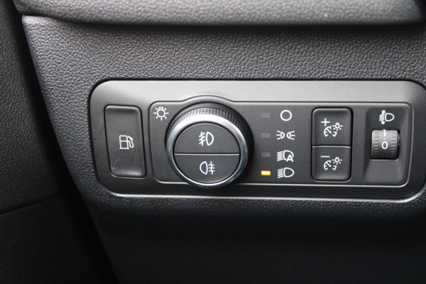 Ford Kuga 2.5 PHEV 225PK ST-LINE X | NAVIGATIE | STUUR / STOELVERWARMING | ACHTERBANK VERWARMING | DODEHOEKDETECTIE | ELEKTRISCH WEGKLAPBARE TREKHAAK | ACHTERUITRIJCAMERA | KEYLESS ENTRY / START |