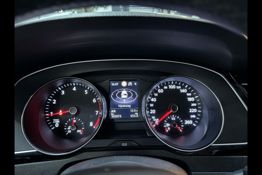Volkswagen Passat Variant 1.5 TSI Business Garantie Trekhaak ACC PDC Navi Carplay LED DAB Rijklaar