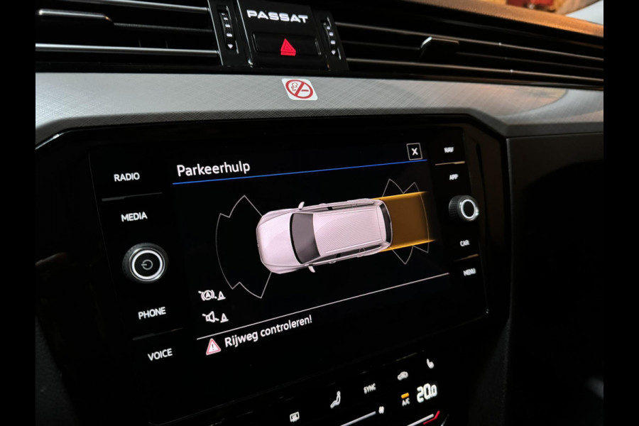 Volkswagen Passat Variant 1.5 TSI Business Garantie Trekhaak ACC PDC Navi Carplay LED DAB Rijklaar