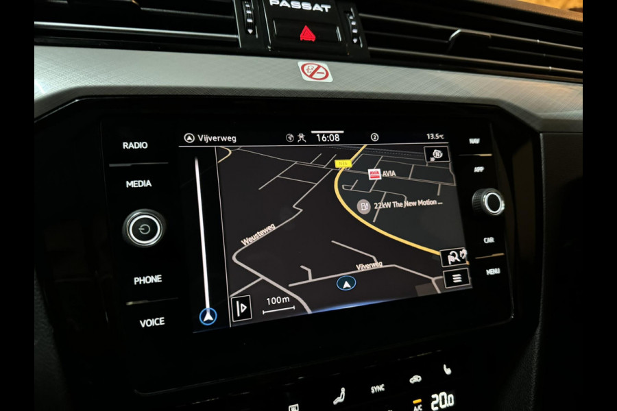 Volkswagen Passat Variant 1.5 TSI Business Garantie Trekhaak ACC PDC Navi Carplay LED DAB Rijklaar