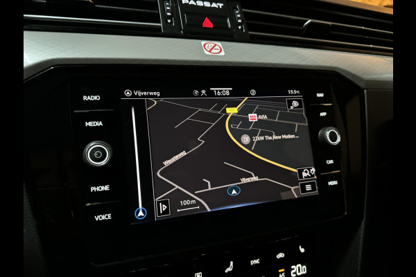 Volkswagen Passat Variant 1.5 TSI Business Garantie Trekhaak ACC PDC Navi Carplay LED DAB Rijklaar