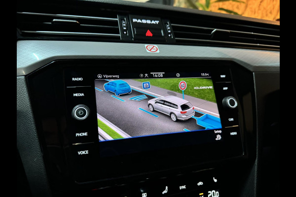 Volkswagen Passat Variant 1.5 TSI Business Garantie Trekhaak ACC PDC Navi Carplay LED DAB Rijklaar