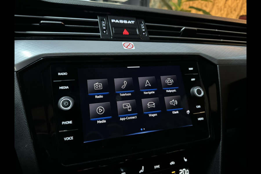 Volkswagen Passat Variant 1.5 TSI Business Garantie Trekhaak ACC PDC Navi Carplay LED DAB Rijklaar